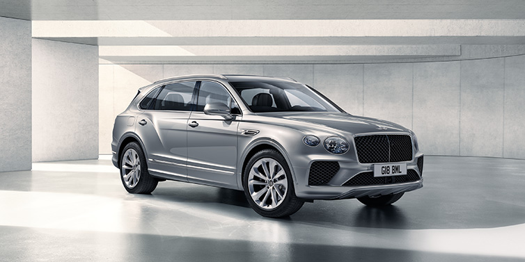 Bentley Valencia Bentley Bentayga Extended Wheelbase SUV front three quarter in Moonbeam paint with a grey background